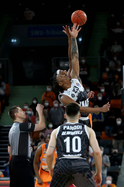 他们将在与 他们将在与