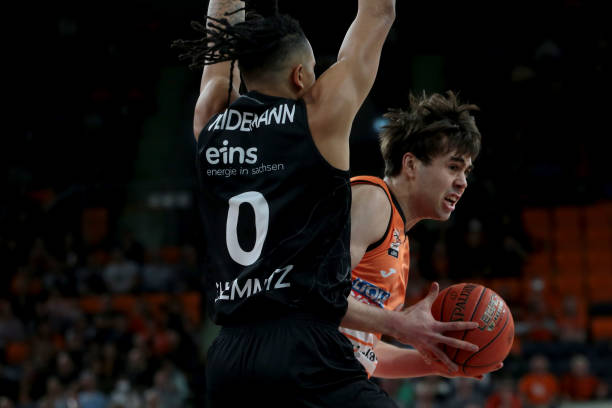 引发轩然大 引发轩然大